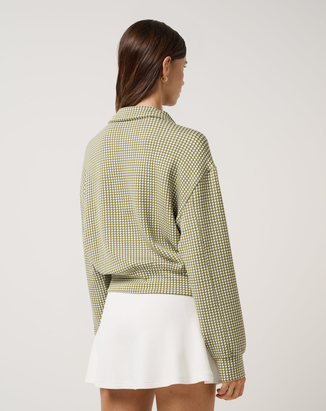 Back view of TravisMathew women’s Printed Skyloft Soft Echo half zip pullover in green houndstooth pattern.
